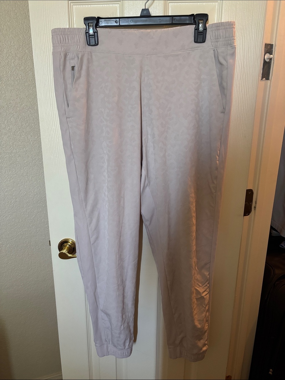 Athleta Brooklyn Mid-Rise Joggers Tonal Leopard Abalone Cream Size 16